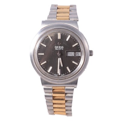 Lot 1021 - Omega - a gentleman's Mega-Quartz stainless steel quartz bracelet wristwatch.