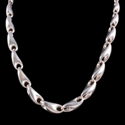 Lot 398 - Jacqueline Rabun for Georg Jensen - a silver necklace number 652D, Reflect design