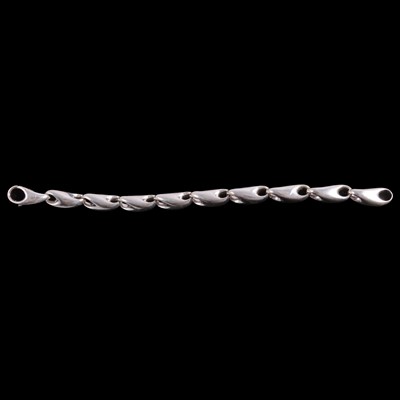 Lot 399 - Jacqueline Rabun for Georg Jensen - a silver bracelet number 652C, Reflect design