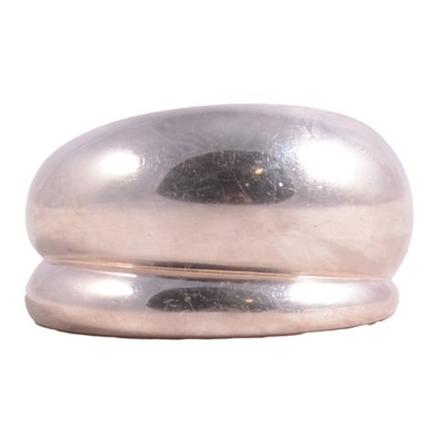 Lot 403 - Regitze Overgaard for Georg Jensen - a silver open ended Curve bangle numbered 501B