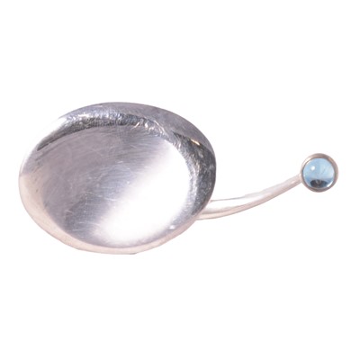 Lot 407 - Georg Jensen - a silver Vivianna Archive bangle designed by Vivianna Torun Bülow-Hübe.