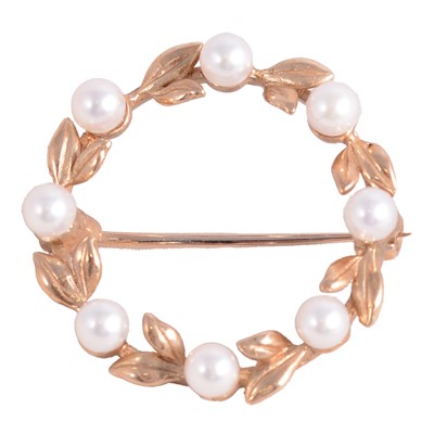 Lot 238 - A 9 carat yellow gold and cultured pearl garland brooch.
