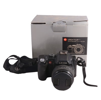 Lot 136 - Leica V-Lux 1 camera