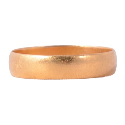 Lot 129 - A 22 carat gold wedding band.