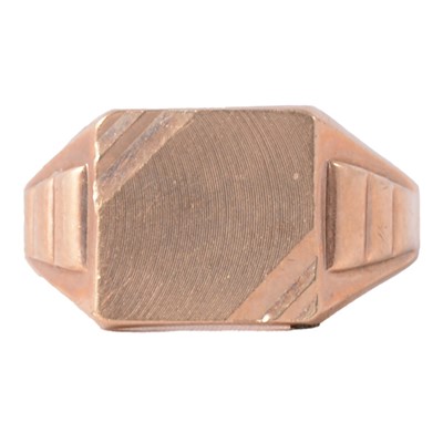Lot 116 - A 9 carat yellow gold signet ring.