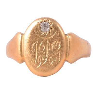 Lot 115 - A diamond set signet ring.