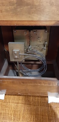 Lot 117 - Late Victorian oak mantel clock