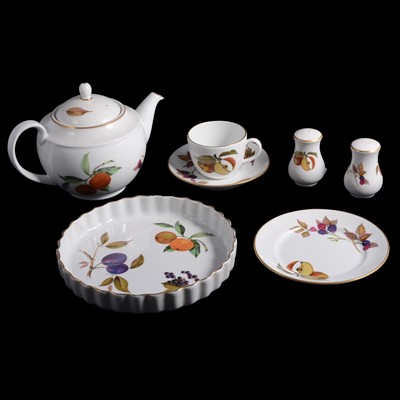 Lot 81 - Large quantity of Royal Worcester Evesham kitchen and table wares