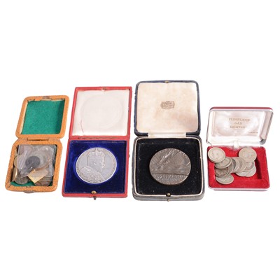 Lot 264 - Silver Edward VII Coronation medal, Lusitania medal, British and Foreign coins, £1 note.