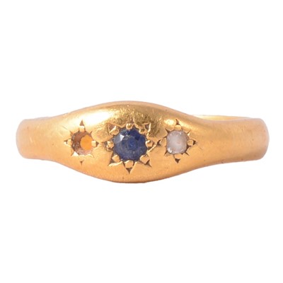 Lot 125 - A 22 carat yellow gold ring.