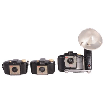 Lot 143 - An assortment of cameras