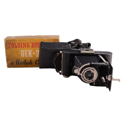 Lot 139 - Folding brownie six-20 kodak folding camera