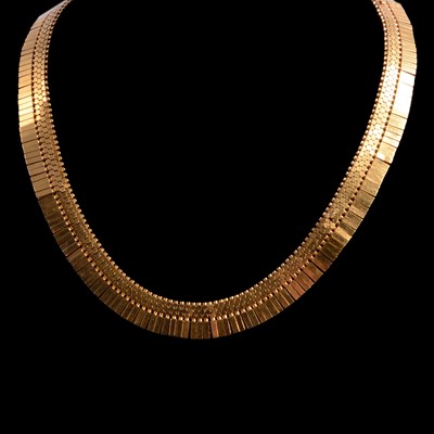 Lot 295 - A 14 carat yellow gold fringe necklace.