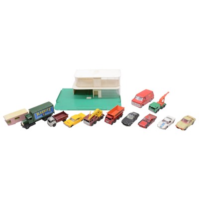 Lot 61 - Collection of loose Dinky and Lesney die-cast vehicles