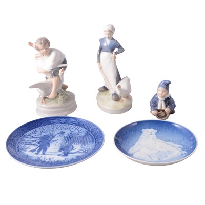 Lot 17 - Three Copenhagen porcelain figures and two plates