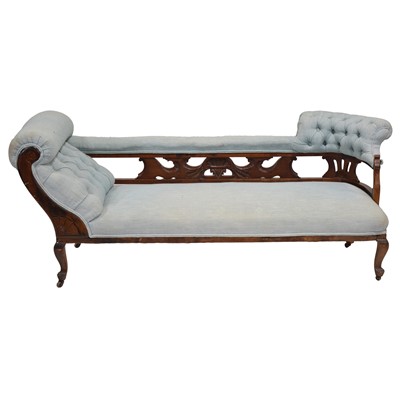 Lot 399 - Edwardian walnut chaise-longue