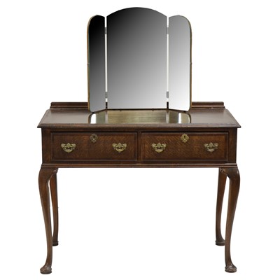 Lot 297 - George III style oak side table