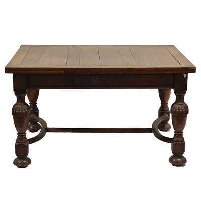 Lot 302 - Oak draw leaf dining table