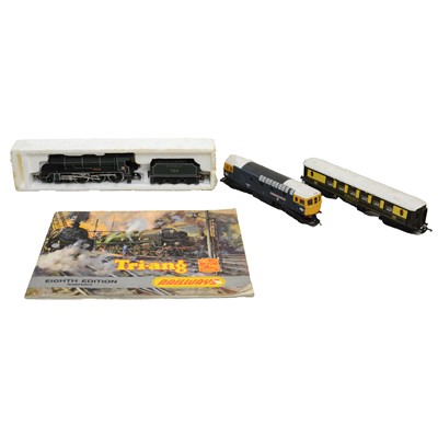 Lot 146 - Hornby OO gauge locomotive, coaches, scenery and buildings