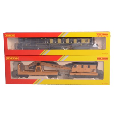 Lot 106 - Hornby (China) Railroad OO gauge coach and rolling stock