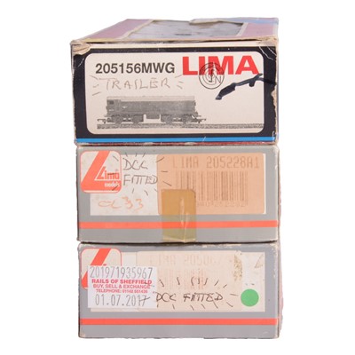 Lot 252 - Three Lima OO gauge locomotives, coaches and rolling stock