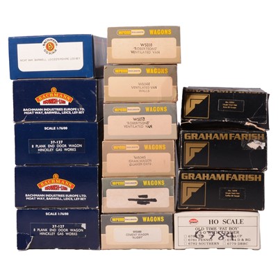 Lot 79 - Quantity of OO gauge model railways