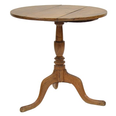 Lot 386 - George III oak tripod table