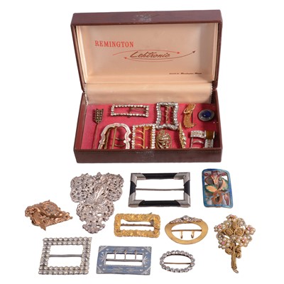 Lot 538 - A box of vintage costume jewellery.