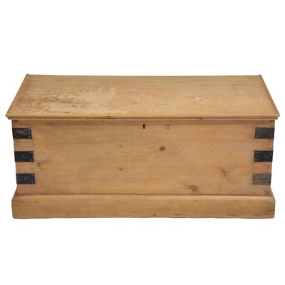 Lot 434 - Victorian pine blanket box