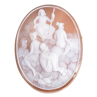 Lot 242 - An oval carved shell cameo brooch.