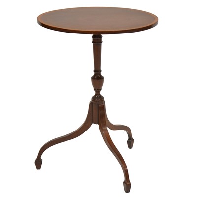 Lot 359 - Edwardian mahogany oval occasional table
