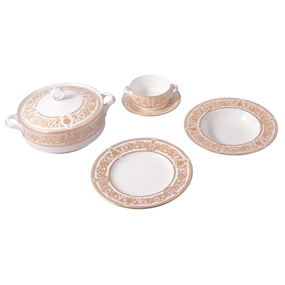 Lot 76 - Royal Worcester 'Hyde Park' pattern part dinner service