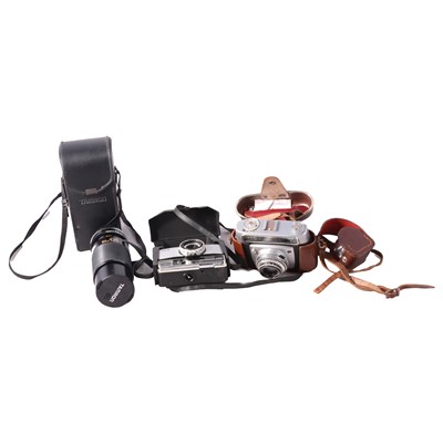 Lot 167 - A small collection of cameras