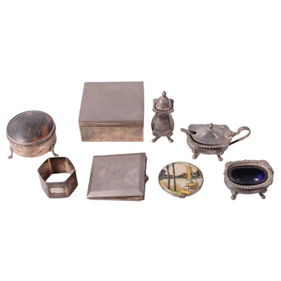 Lot 215 - Small quantity of silver