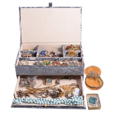 Lot 539 - A crushed velvet jewel box with costume jewellery, brooches, necklaces, badges, etc