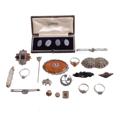 Lot 462 - A collection of early 20th century jewellery.