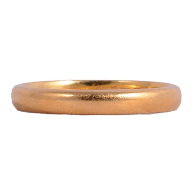 Lot 131 - A 22 carat gold wedding band.