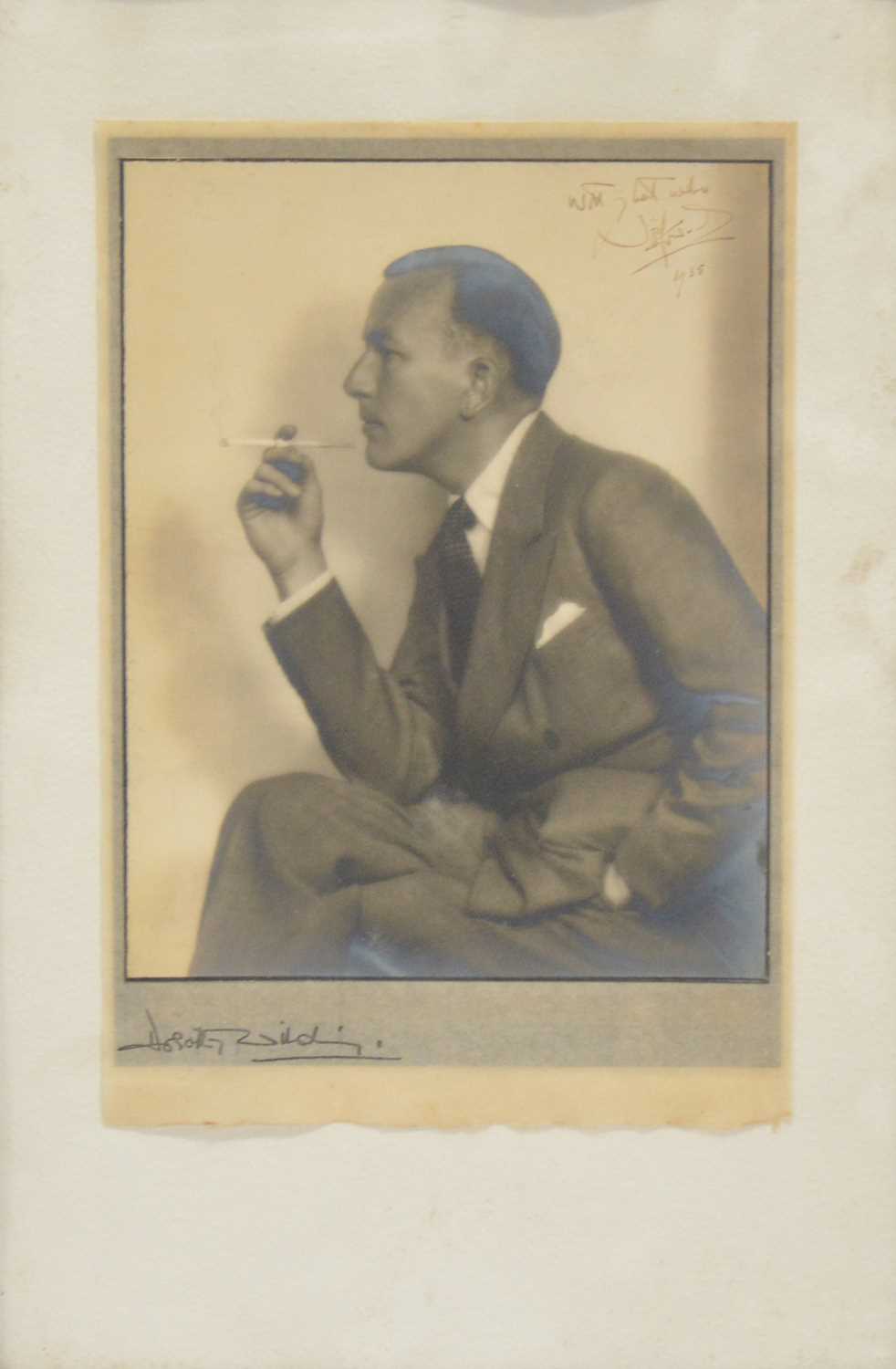 Lot 267 - Dorothy Wilding, Noel Coward signed photograph