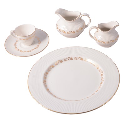 Lot 75 - Royal Doulton 'Fairfax' pattern dinner service