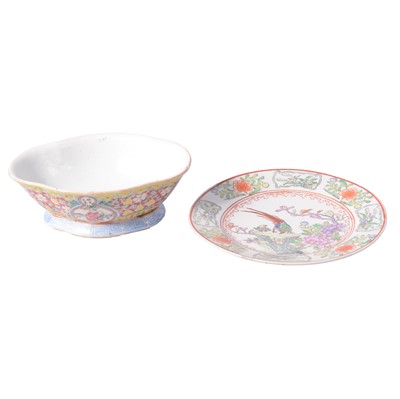 Lot 29 - Chinese altar bowl and a small polychrome plate