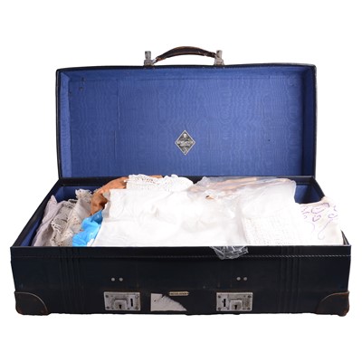 Lot 77 - Revelation blue case with lace edge linen