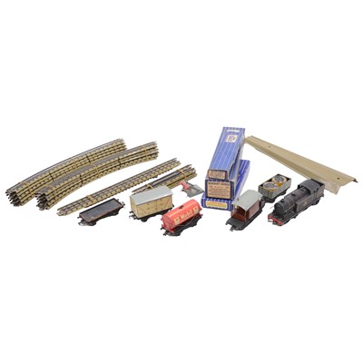 Lot 175 - Small quantity of Hornby OO railway, 3-rail