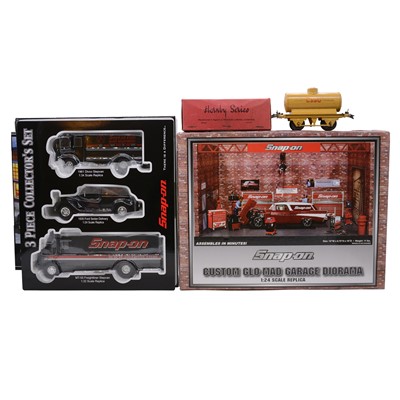 Lot 123 - Snap-On: Custom Glo-Mad Diorama, and a 3-piece Collector's Set