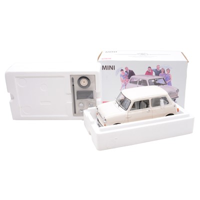Lot 124 - Sun Star: 1959 Morris Mini Minor Saloon, 1:12 scale model