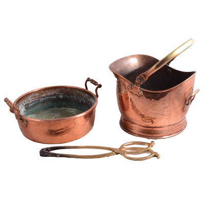 Lot 82 - Small collection of copper and brass