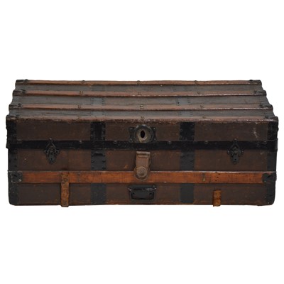Lot 226 - Vintage canvas trunk