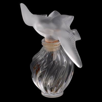 Lot 40 - Lalique glass perfume bottle, and a Russian glass egg