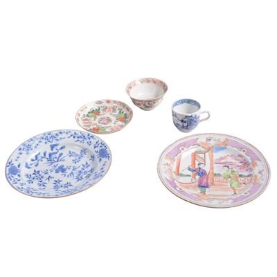 Lot 35 - A small collection of Chinese porcelain