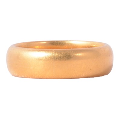 Lot 130 - A 22 carat yellow gold wedding band.