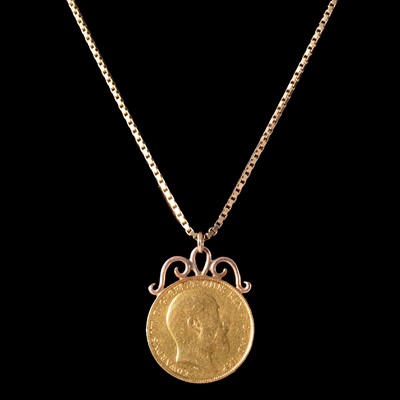 Lot 174 - A Gold Full Sovereign Coin pendant and chain.